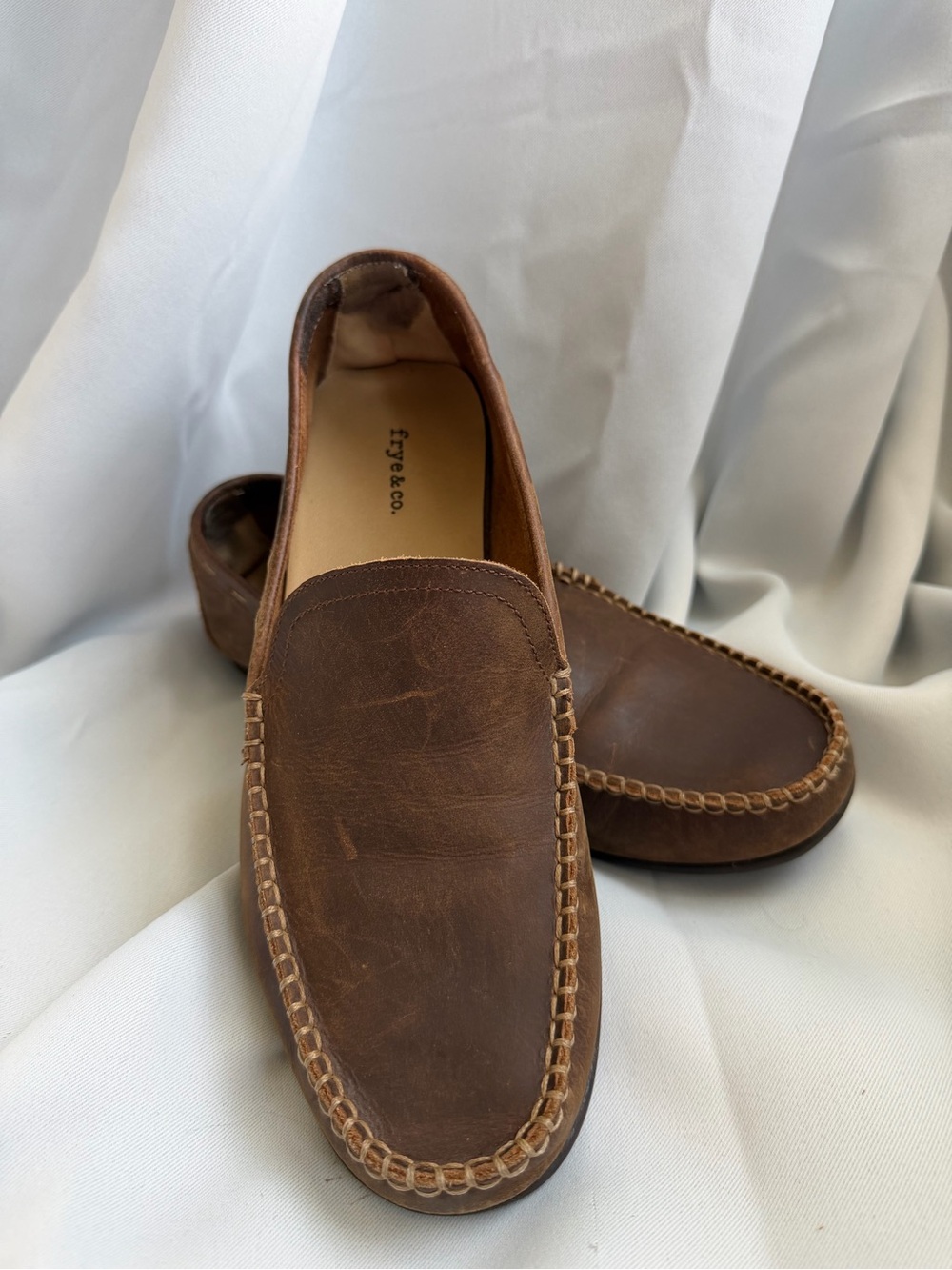 Frye Men’s Chestnut brown Leather driving  Moccasin Loafers 9 - Picture 2 of 11